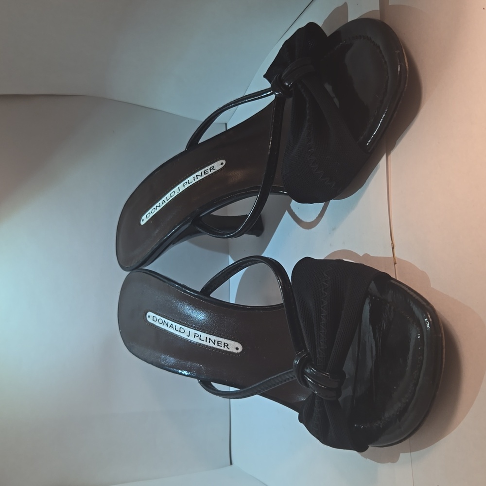 Donald J Pliner Kitten Heels Black with a Bow